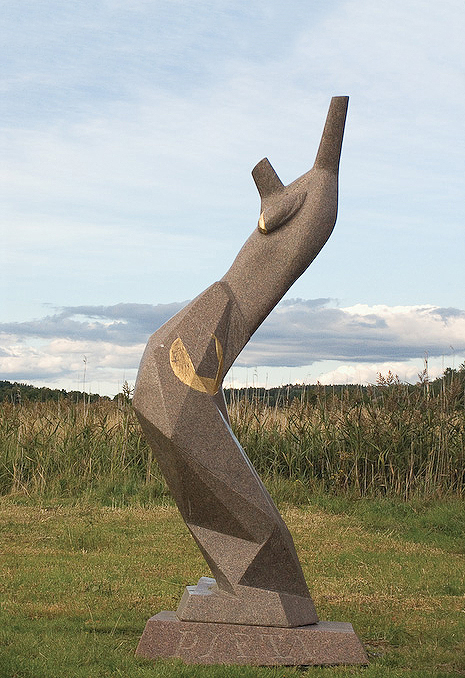 Валерий Евдокимов. "PIETA", 1999-2000. Гранит, высота 230 см. Герлесборг, Швеция. Фото: сайт Валерия Евдокимова