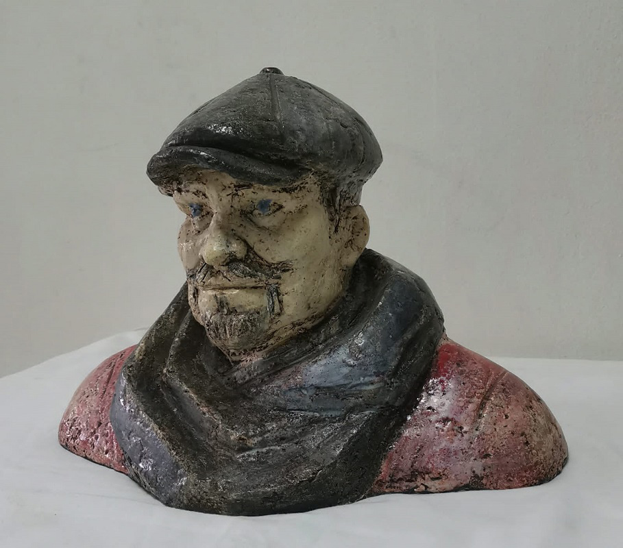 ''Портрет скульптора'', 2023. Шамот, глазурь, 33х20х25 см