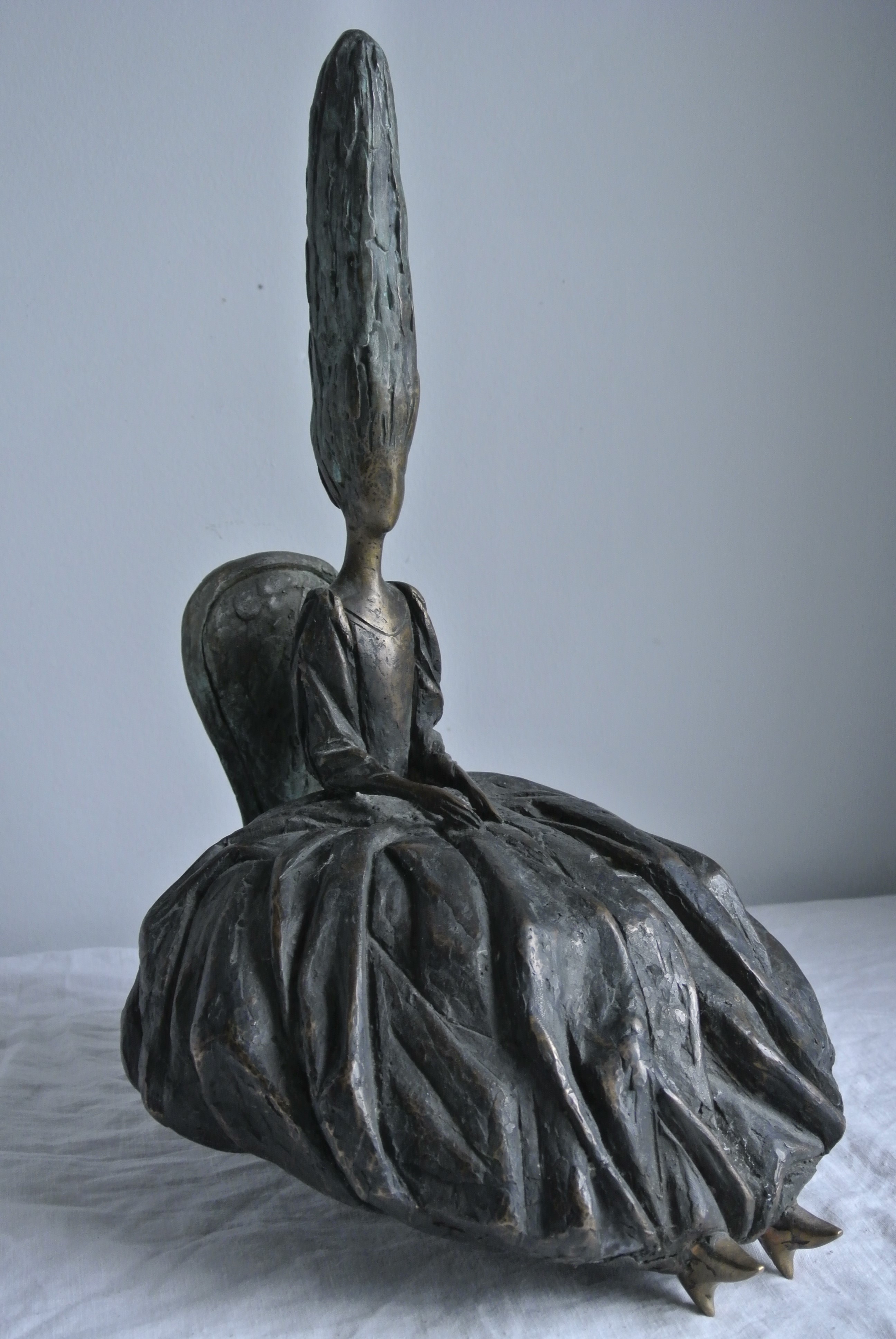 Полина Абрамова. ''Мария Антуанетта'', 2013. Бронза, 30х42х25 см. Фото из архива Полины Абрамовой