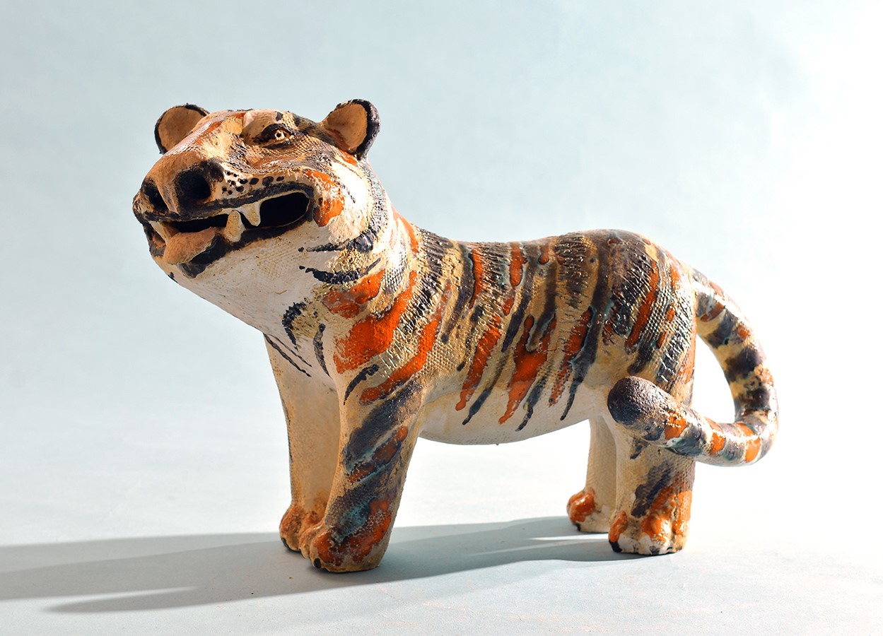 Элла Адамова. ''Тигр'', 2007. Керамика, высота 23 см. Фото из архива Эллы Адамовой