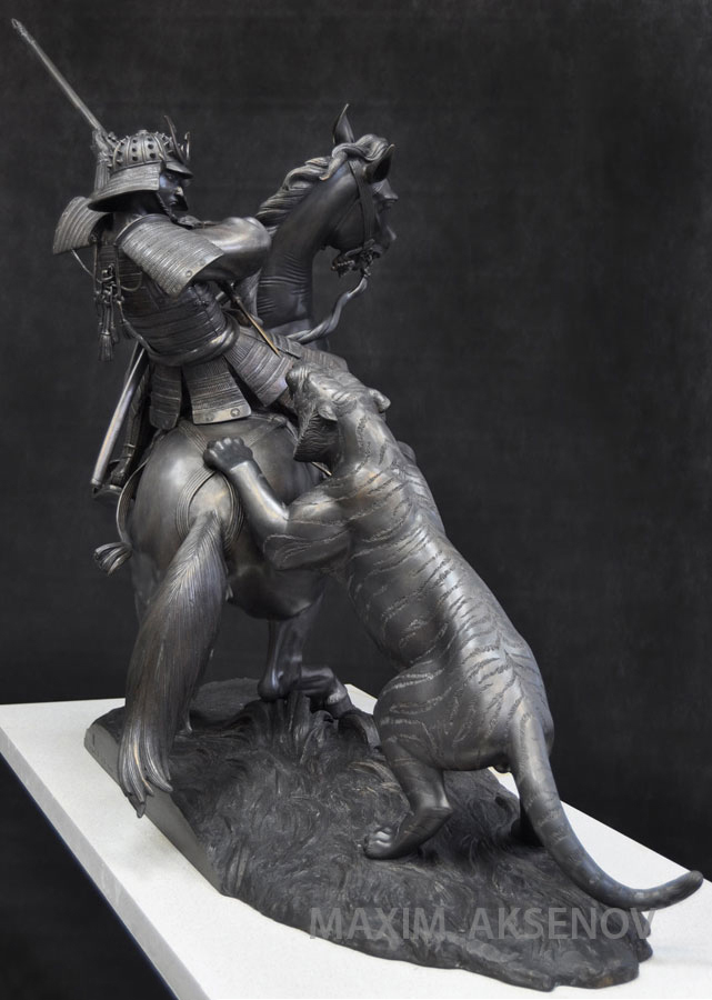 Максим Аксёнов. "Самурай" (ракурс), 2011. Бронза, тонировка, 100х120 см. Фото из архива Максима Аксёнова