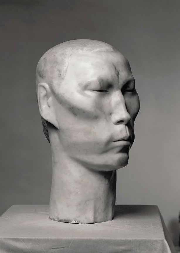 Андрей Балашов. "Агим", 1985. Мрамор, 55х23х23 см. Государственная Третьяковская галерея, Москва. Фото: альбом "Андрей Балашов. Скульптура", М., 2022