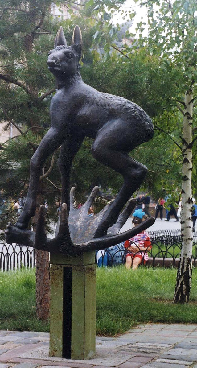 ''Лосенок'', 1996-1997. Бронза, высота 160 см.Зоопарк в Великом Устюге