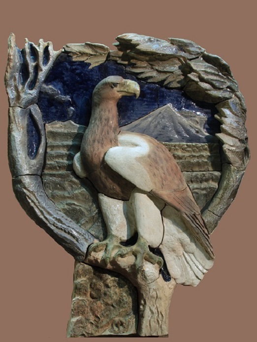''Белоплечий орлан'', 1986. Панно, керамика, 62х120 см