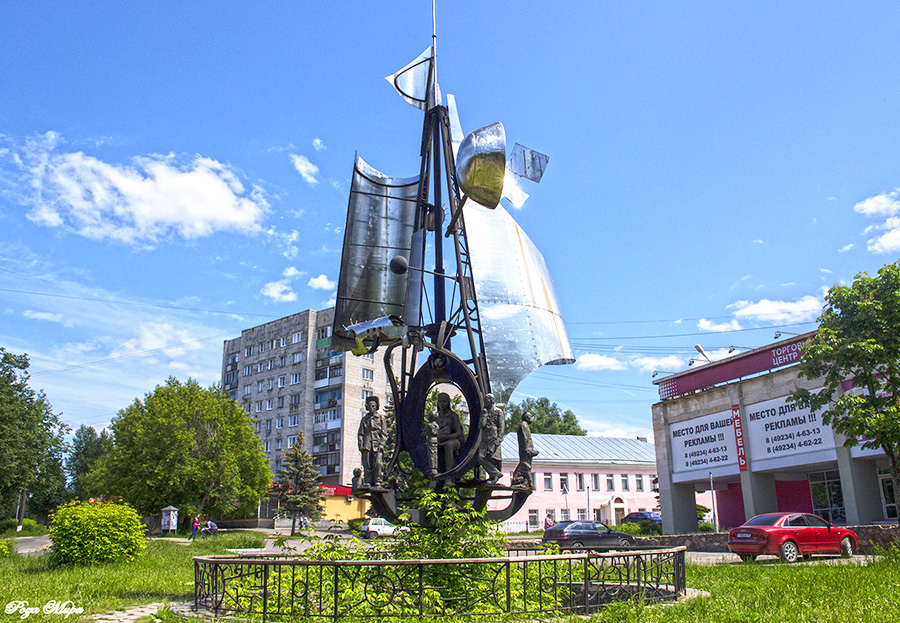 Памятник труду (кинетическая скульптура), 1986. Бронза, железо, сварка.Муром, Владимирская область