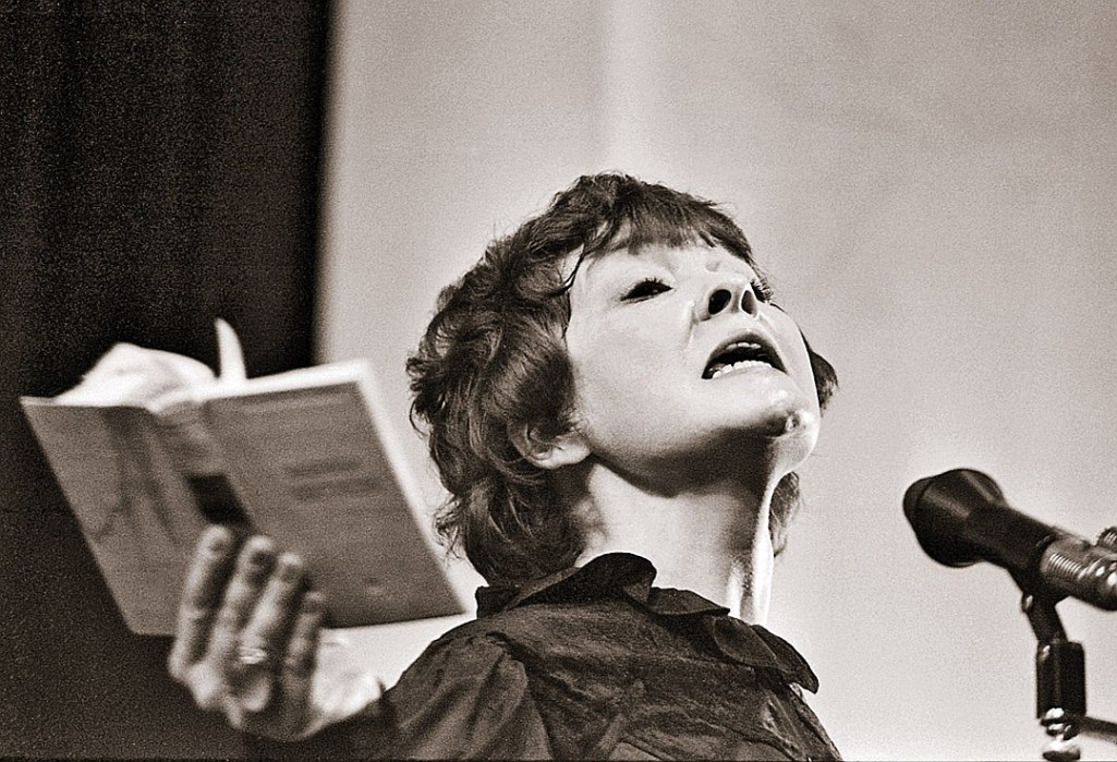 Белла Ахмадуллина (1937-2010)