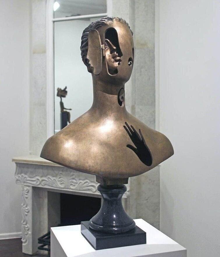 Александр Бурганов. "Душа", 1998. Бронза, камень, 73х48х71 см. Московский государственный музей "Дом Бурганова" . Фото: Сообщество "Мир"