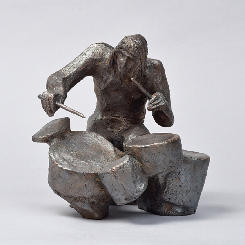 ''Барабанщик'', 1975-2022. Бронза, 24х24х24 см