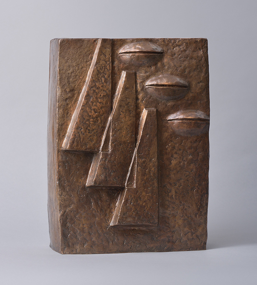 ''Тройка, семерка, туз'', 2025. Бронза, 42,5х30,5х12 см