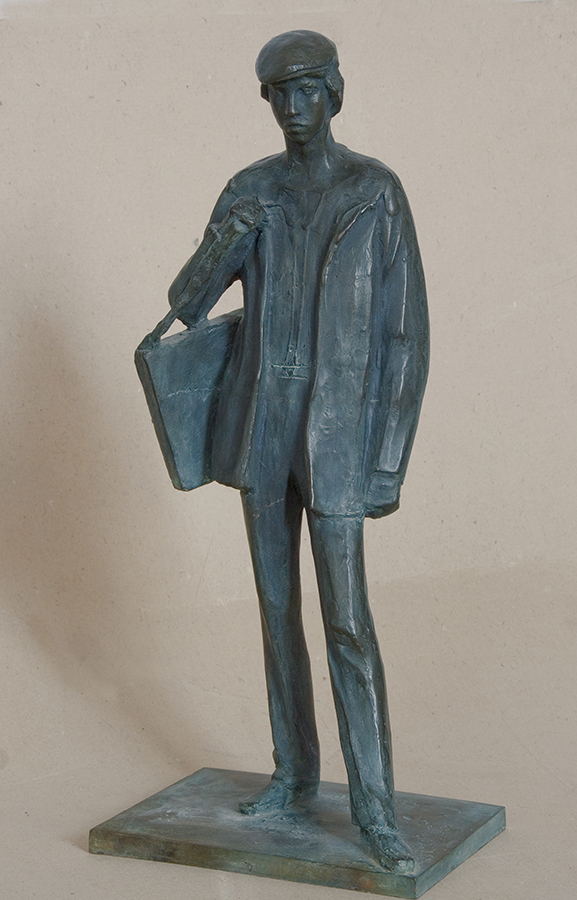 Олег Комов. "Художник в Переславле-Залесском", 1986. Бронза, 43х18,5х14,5 см, плинт 1х18,5х14,5 см. Тамбовская областная картинная галерея