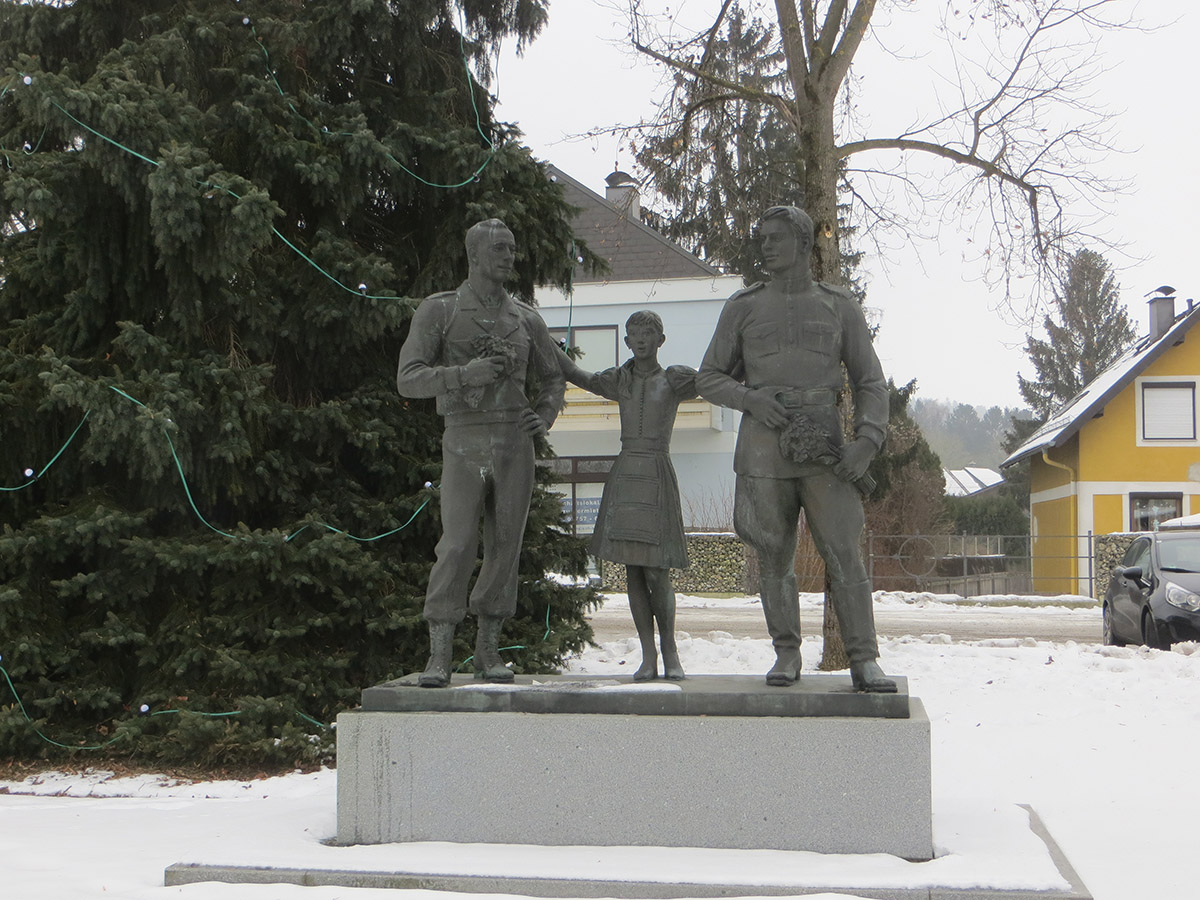 Олег Комов. Памятник Миру, 1993. Бронза. Эрлауф, Австрия. Фото: Kurwal