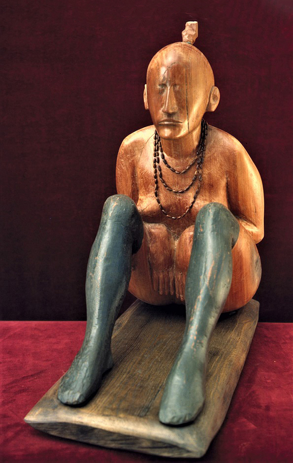 Виктор Корнеев. "Дама в чулках", 1991. Дерево, 75х60х35 см. Фото из архива Виктора Корнеева