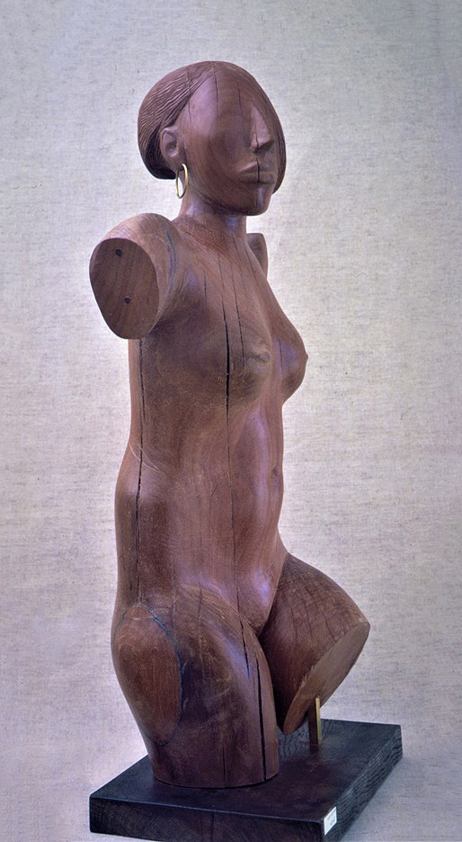 Виктор Корнеев. "Женский торс", 1992. Дерево, 120х50х35 см. Фото из архива Виктора Корнеева