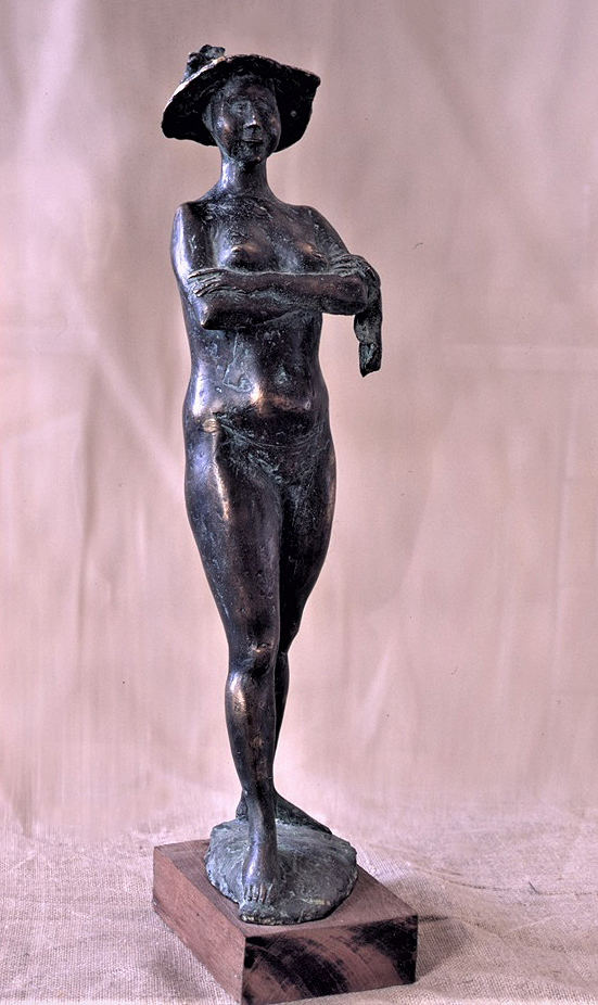 Виктор Корнеев. "Дачница", 1990. Бронза, 60х17х15 см. Фото из архива Виктора Корнеева