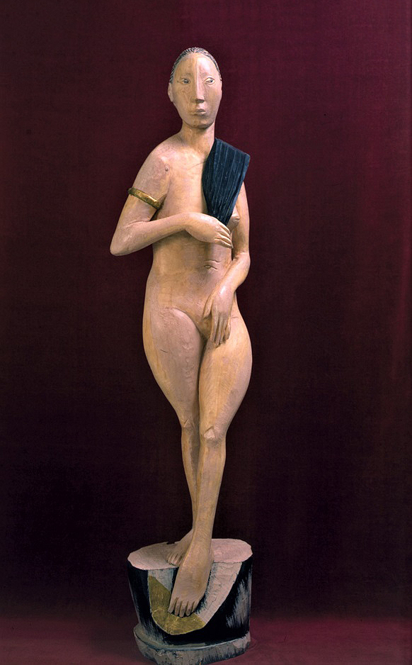 Виктор Корнеев. "Дама с веером", 1996. Дерево,160х50х35 см. Фото из архива Виктора Корнеева