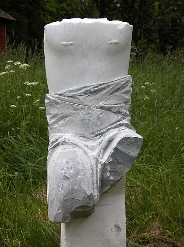 Виктор Корнеев. "Античный торс", 1998. Мрамор, 100х40х35 см. Фото из архива Виктора Корнеева
