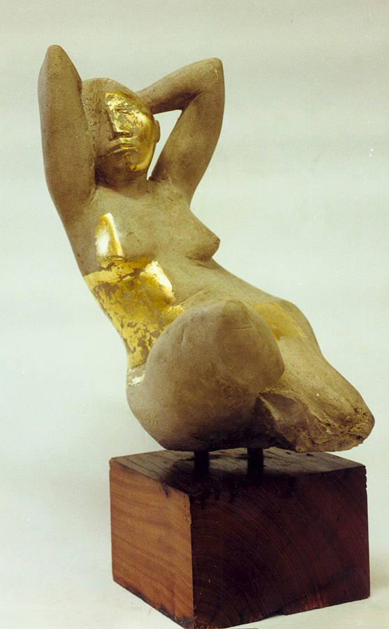 Виктор Корнеев. "Золотая баба", 1990. Камень, дерево, 56х30х33 см. Фото из архива Виктора Корнеева