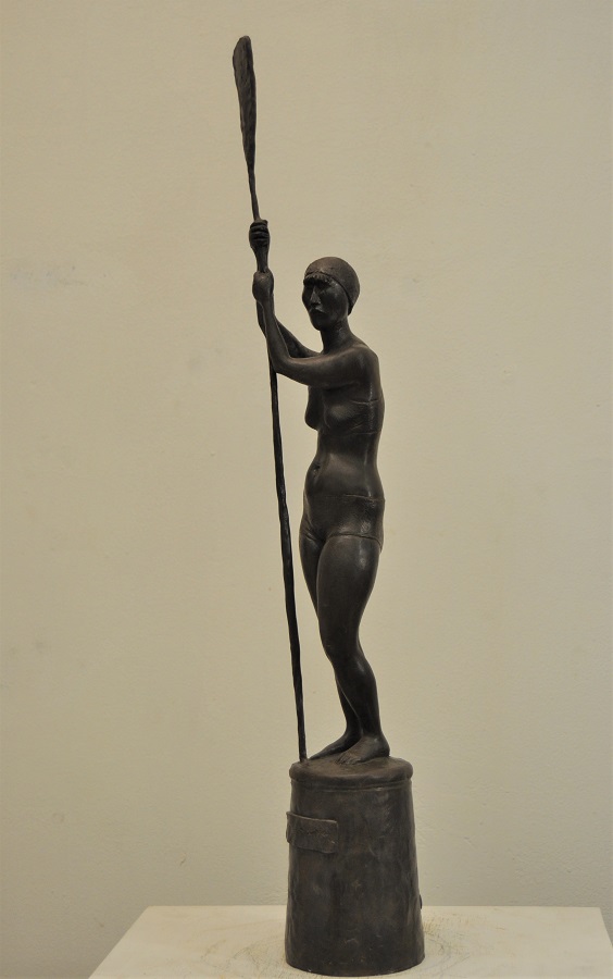Виктор Корнеев." Девушка с веслом", 2008. Бронза, 65х15х15 см. Фото из архива Виктора Корнеева
