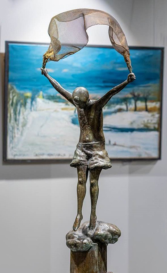 Виктор Корнеев. "Сашка летун", 2016. Бронза, высота 60 см. Фото: галерея "МастАРТ"