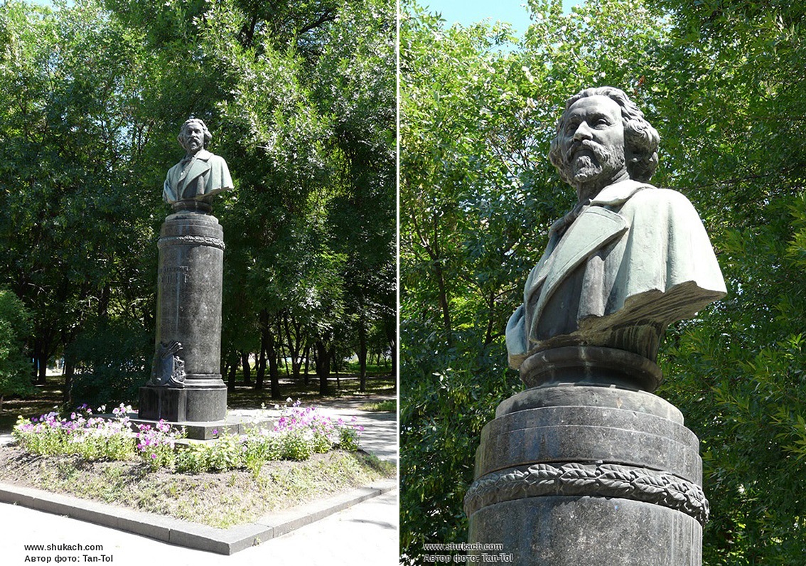 Матвей Манизер. Бюст И.Е. Репина, 1956. Бронза, гранит. Архитектор Б.Г. Клейн. Чугуев, Харьковская область, Украина. Копия бюста - в Репино, Ленинградская область