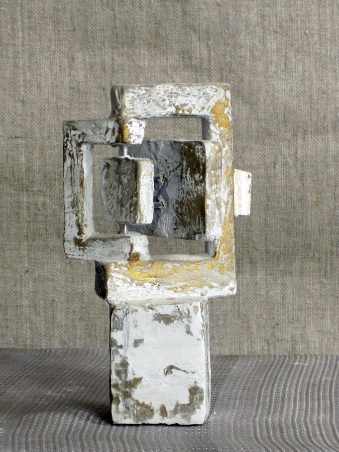 Анатолий Машаров. "Пространственная композиция", 2002. Гипс тонированный, высота 15 см. Фото Анны Рождественской
