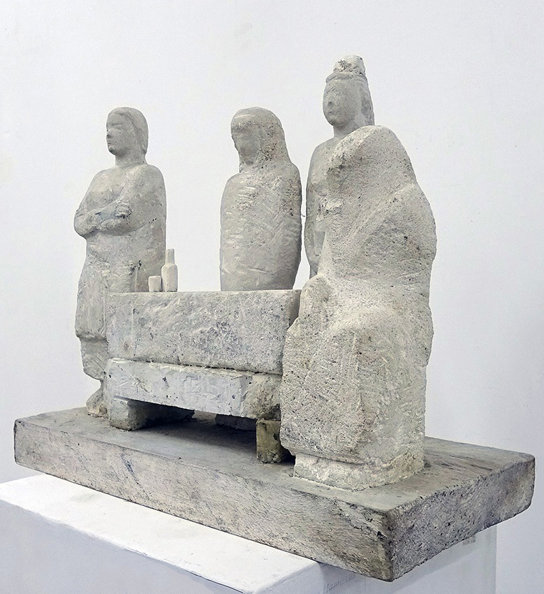Анатолий Машаров. "Память" (ракурс), 2002. Камень. Фото Алексея Приказчикова с персональной выставки Анатолия Машарова в выставочном зале ОМС, Москва, 2025