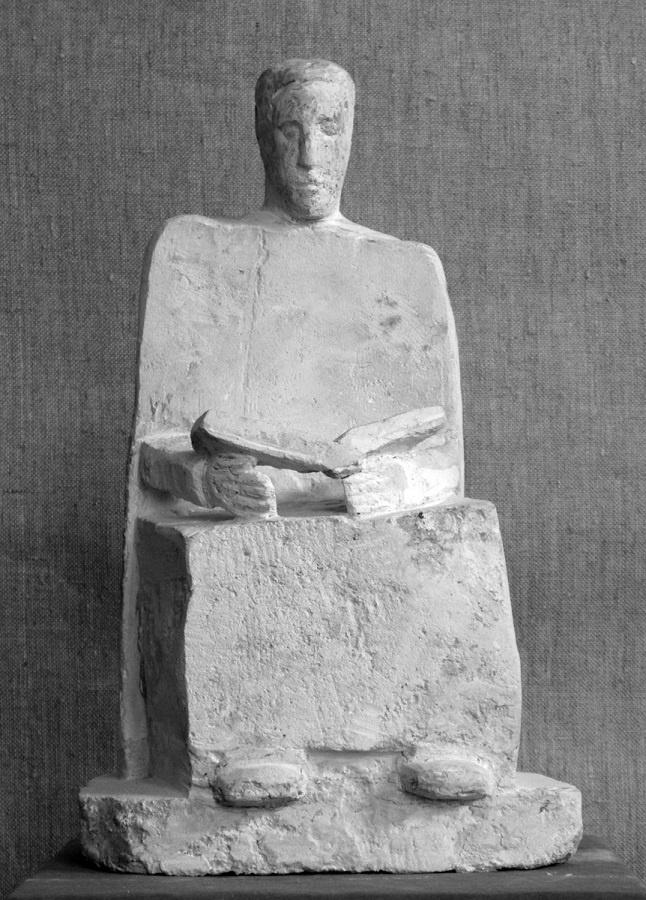 Анатолий Машаров. "Читающий книгу", 1998. Камень, высота 30 см. Фото Анны Рождественской