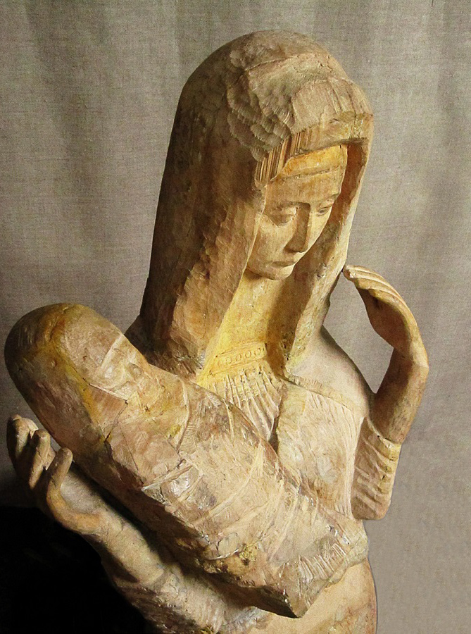Анатолий Машаров. "Материнство" (фрагмент), 1996. Дерево тонированное. Государственная Третьяковская галерея, Москва. Фото Анны Рождественской