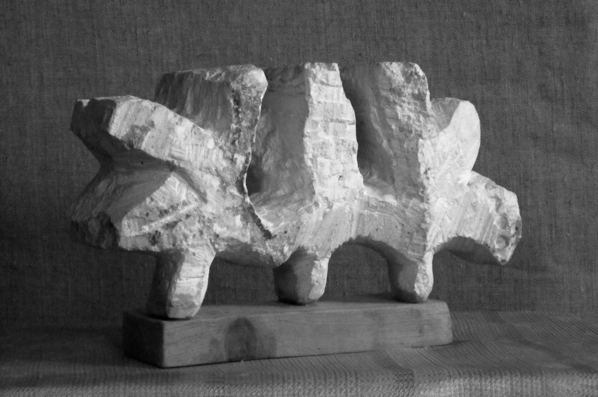 Анатолий Машаров. "Танец", 1994. Камень, высота 30 см. Фото Анны Рождественской
