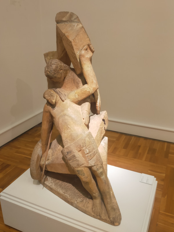 Анатолий Машаров. "Трагический мотив", 1989. Дерево, высота 121 см. Государственная Третьяковская галерея, Москва. Фото: johanajollygirl.livejournal.com
