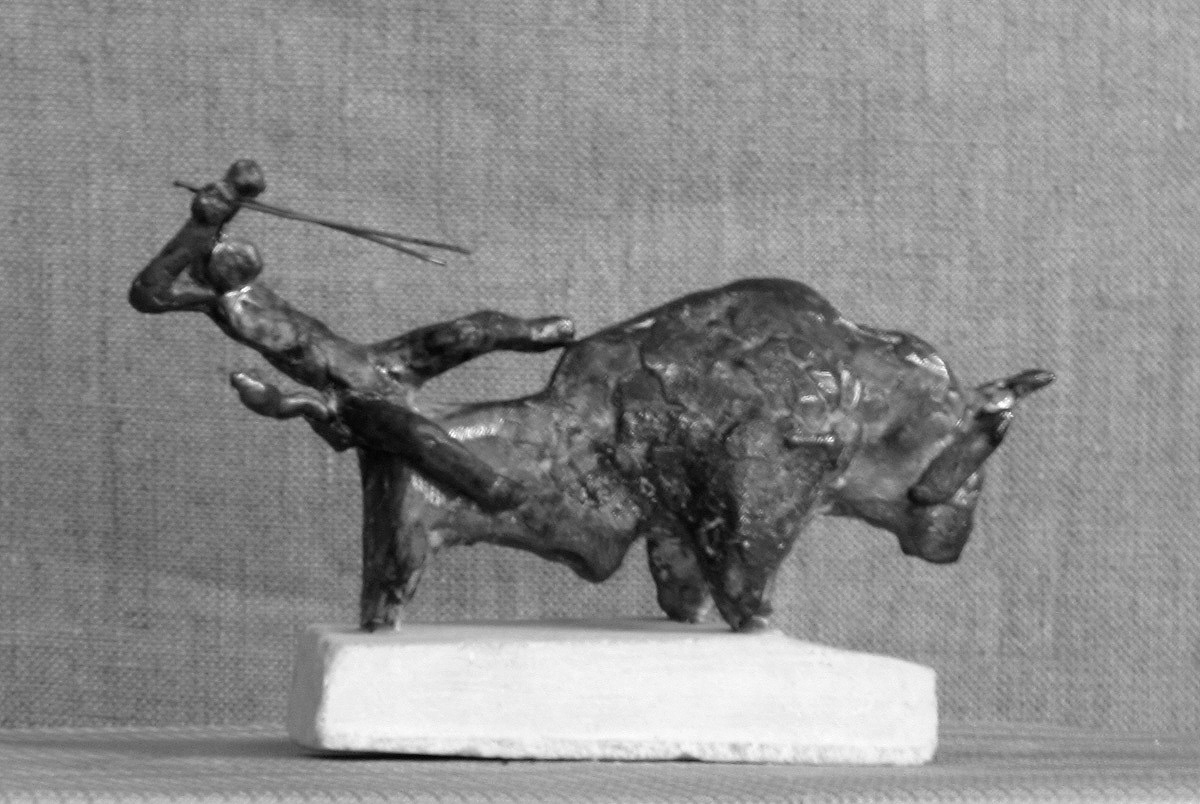 Анатолий Машаров. "Коррида" (ракурс), 1986. Металл, камень, 8х18х8 см. Фото Анны Рождественской