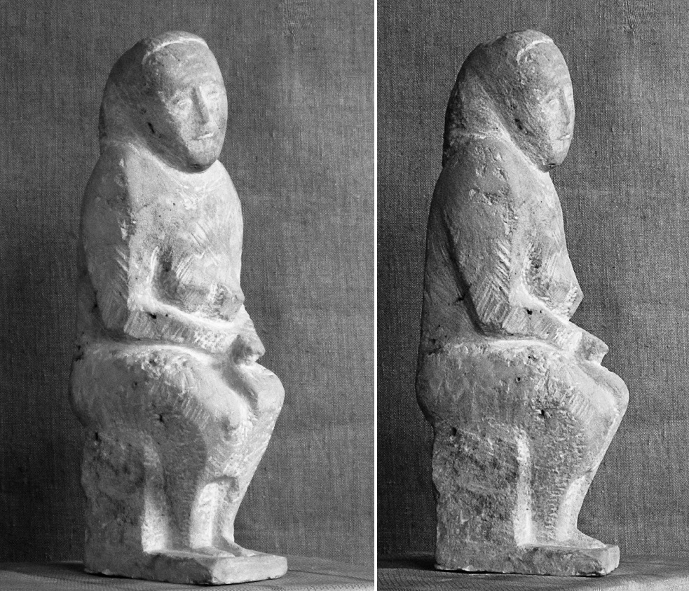 Анатолий Машаров. "Сидящая женщина" (ракурсы), 1977. Известняк, 57х30х18 см. Государственный историко-художественный музей "Новый Иерусалим", Истра, Московская область. Фото Анны Рождественской