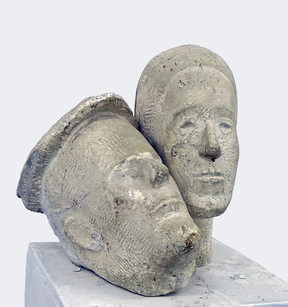 Анатолий Машаров. "Двое" (ракурс 2), 1977. Камень, 57х30х18 см. Фото Алексея Приказчикова с персональной выставки Анатолия Машарова в выставочном зале ОМС, Москва, 2025