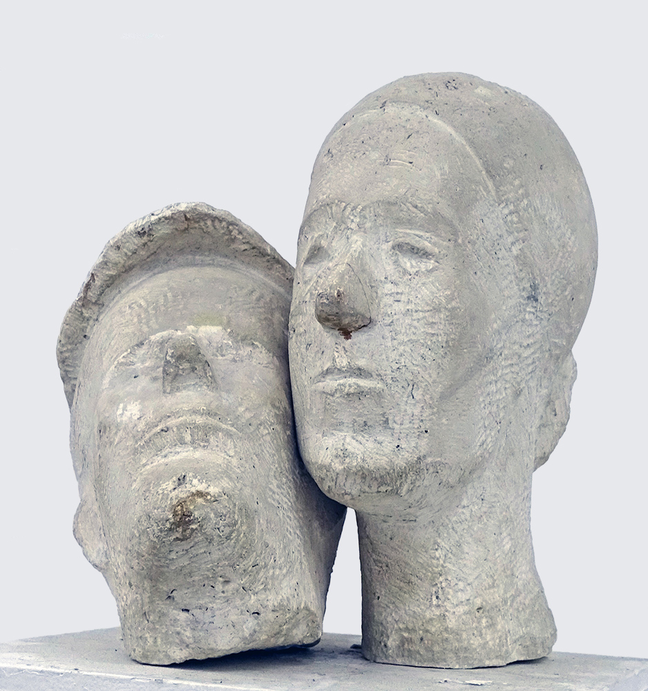 Анатолий Машаров. "Двое", 1977. Камень, 57х30х18 см. Фото Алексея Приказчикова с персональной выставки Анатолия Машарова в выставочном зале ОМС, Москва, 2025