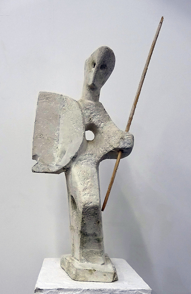 Анатолий Машаров. "Скиф со щитом", 1974. Камень. Фото Алексея Приказчикова с персональной выставки Анатолия Машарова в выставочном зале ОМС, Москва, 2025
