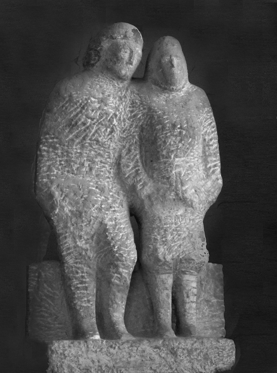 Анатолий Машаров. "Сельские строители", 1972. Камень, 50х30х20 см. Фото Анны Рождественской