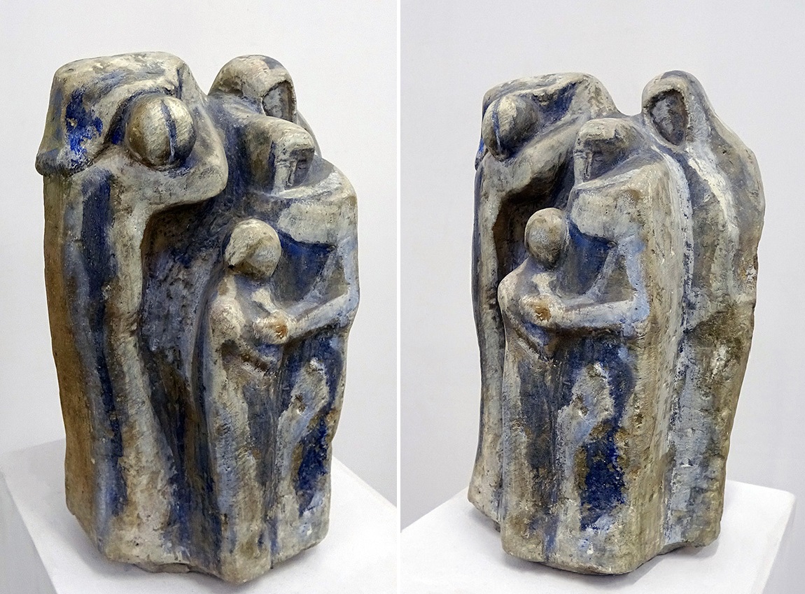 Анатолий Машаров. "Скорбящие женщины" (ракурсы), 1969. Камень, 72х40х30 см. Фото Алексея Приказчикова с персональной выставки Анатолия Машарова в выставочном зале ОМС, Москва, 2025