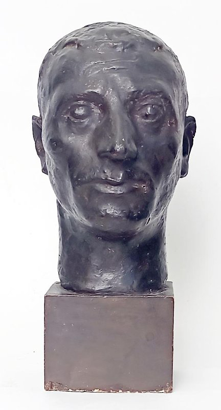 ''Портрет рабочего В.И. Дмитриева'', 1935.Гипс тонированный, 36х17,5х20,5 см.Государственный Русский музей, С.-Петербург.Фото: goskatalog.ru 