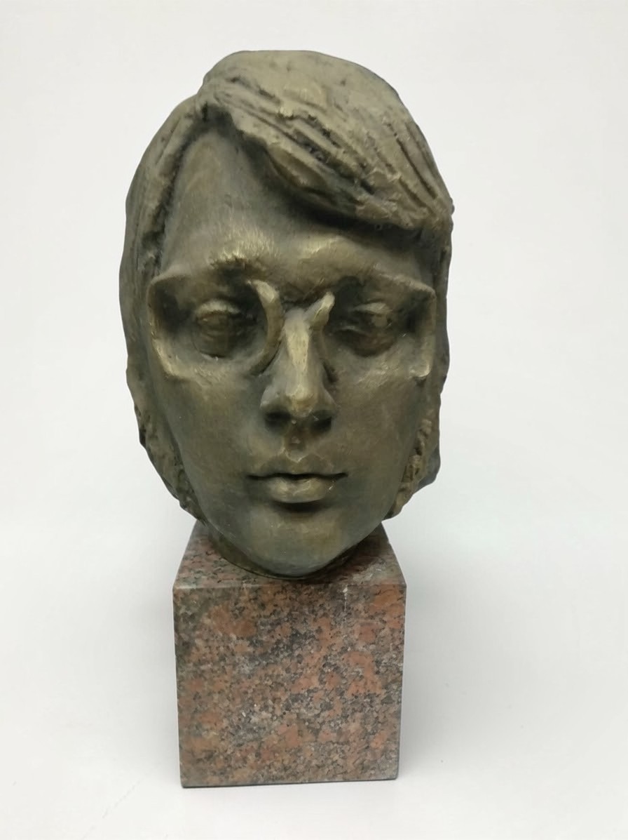 ''Таня'', 1978 Бронза, гранит, 37х19х25 см.Государственный музей изобразительных искусств Республики Татарстан, Казань. Фото: goskatalog.ru