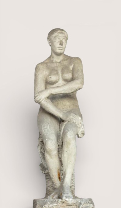 ''Этюд сидящей обнаженной натурщицы'', 1930-е.Гипс, 160х47х67 см.Научно-исследовательский музей при Российской академии художеств, С.-Петербург. Фото: goskatalog.