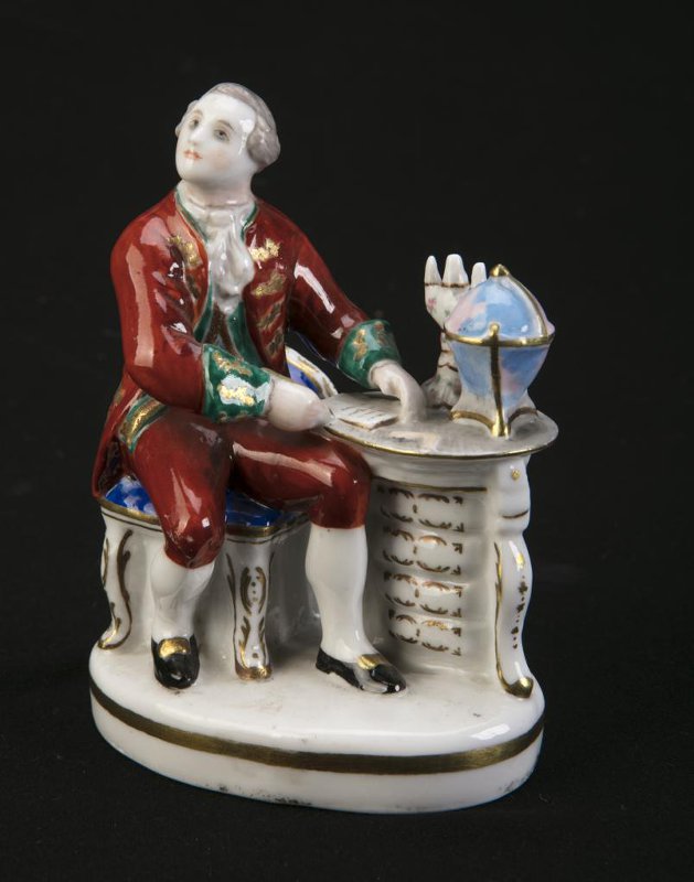 ''М.В. Ломоносов за столом'', 1939 (?). Фарфор, 11х8х5 см.Музей антропологии и этнографии имени Петра Великого (Кунсткамера) РАН, С.-Петербург. Фото: goskatalog.ru 