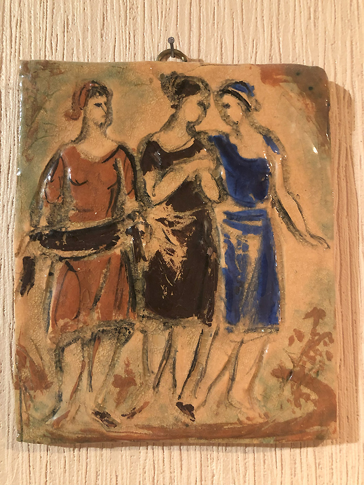 "Три девушки", 1964. Рельеф. Шамот, ангобы, 50х44 см. Фото из архива В.А. Малахина