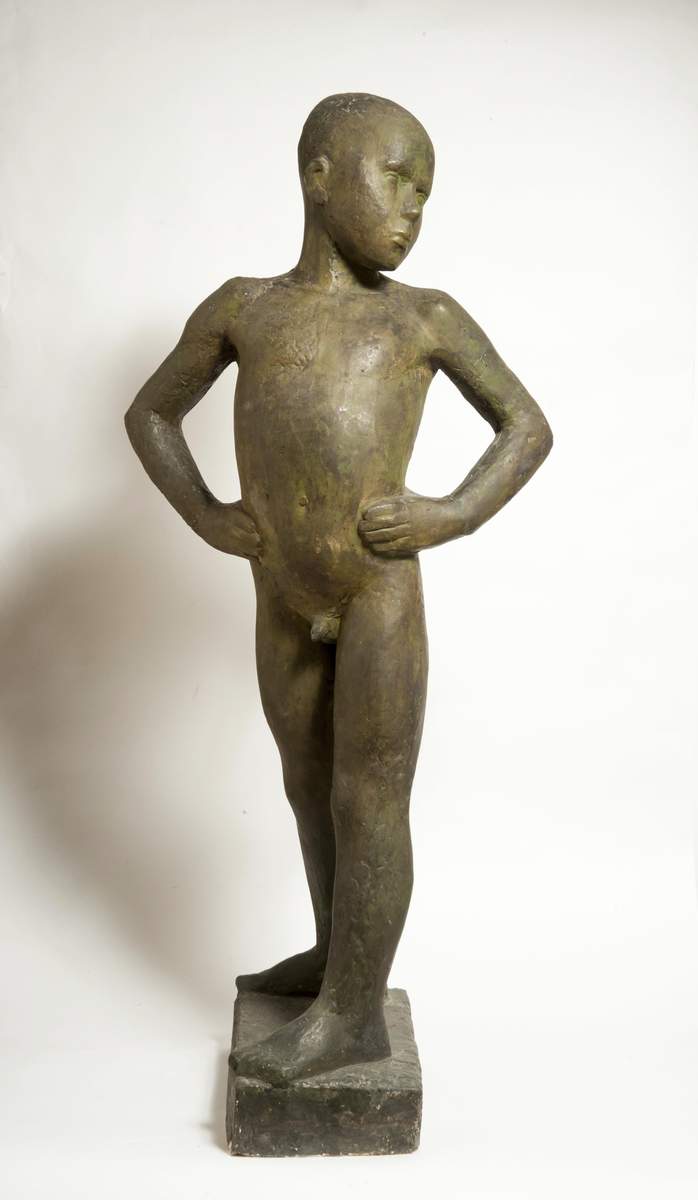 Утренняя зарядка, 1934. Гипс тонированный, 139х61х43 см. Государственный Русский музей.Фото: ''Виртуальный Русский музей''