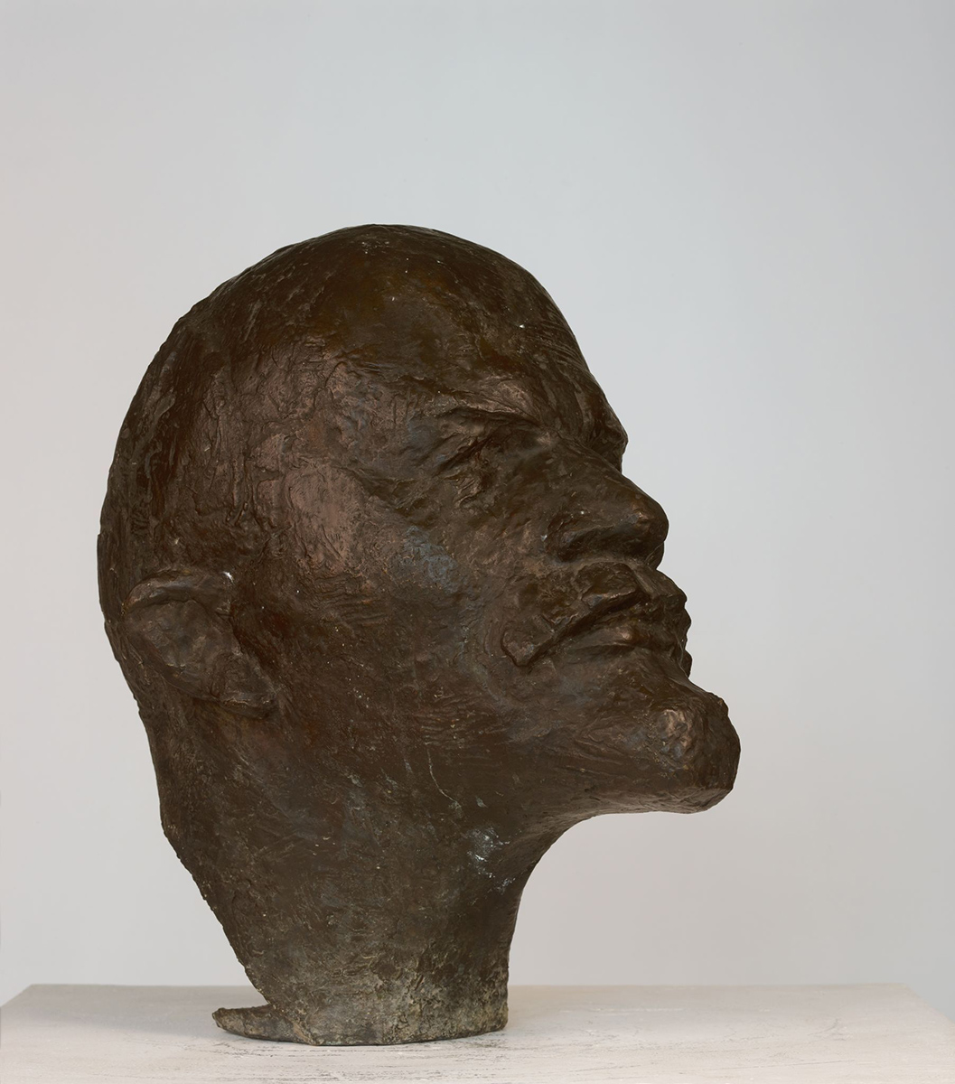''В.И. Ленин'', 1962. Бронза, 50х33х49 см.Государственная Третьяковская галерея, Москва. Фото: goskatalog.ru