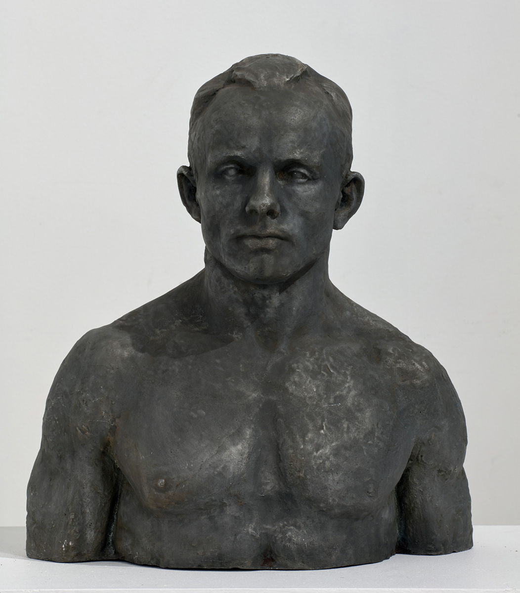 ''Портрет скульптора Евгения Абалакова'', 1940. Алюминий, 57х53х25 см.Государственная Третьяковская галерея, Москва. Фото: goskatalog.ru