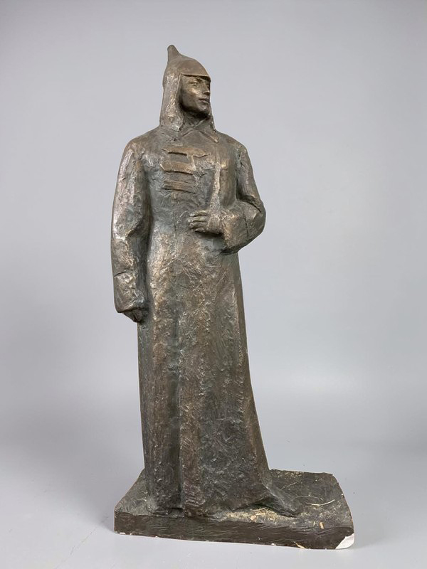 ''Красноармеец'', 1964. Гипс тонированный, высота 177 см.Государственный исторический музей, Москва. Фото: goskatalog.ru