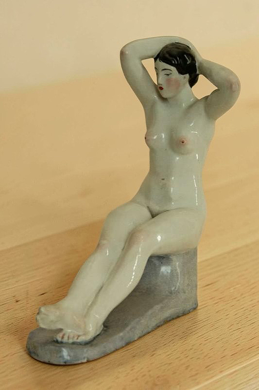 ''Утро'', 1972. Фарфор, роспись, 97х23х15 см.Республиканский музей изобразительных искусств Республики Марий Эл, Йошкар-Ола. Фото: goskatalog.ru