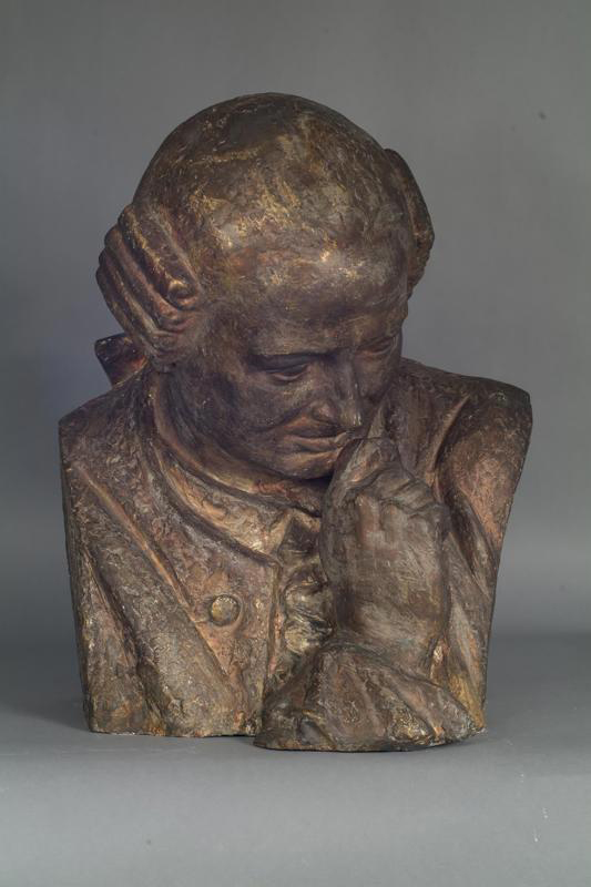 ''М.В. Ломоносов'', 1982.Бюст к конкурсному проекту памятникадля Менделеевской линии в Ленинграде.Гипс тонированный, 64х61х46 см.Государственный музей городской скульптуры, С.-Петербург. Фото: goskatalog.ru