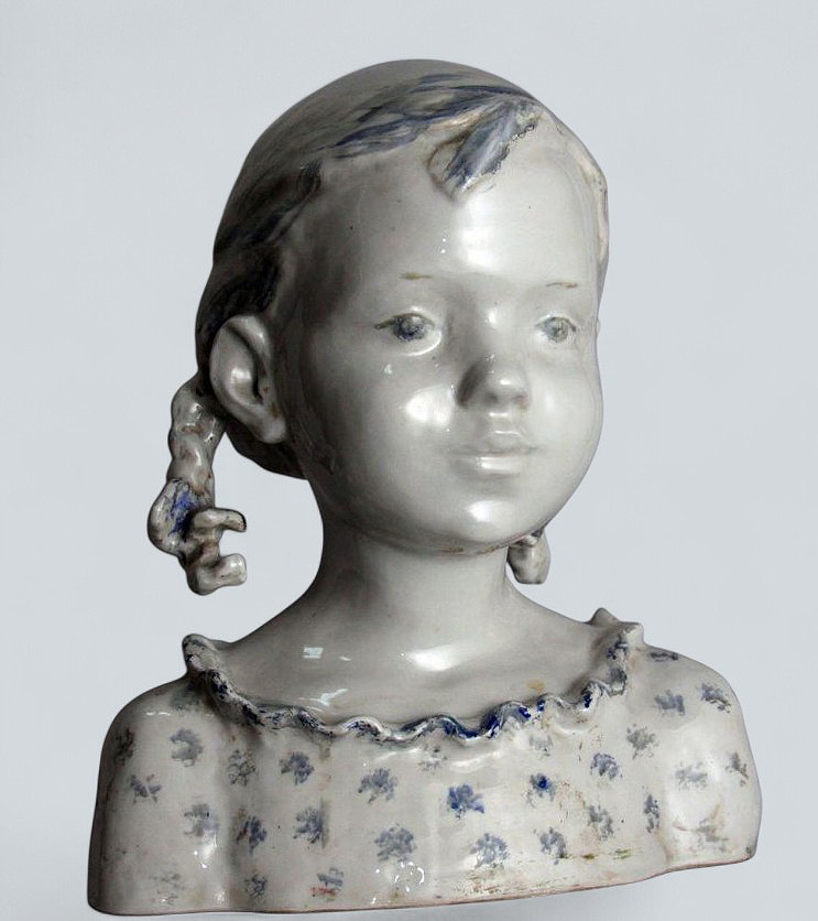 ''Верочка'', 1980. Фарфор, роспись, 26х24х10 см.Музейный комплекс имени И.Я. Словцова, Тюмень. Фото: goskatalog.ru