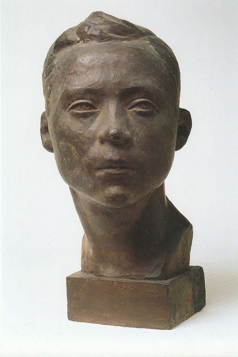 ''Голова юноши'', 1927-1928. Гипс, окрашенный в кирпичный цвет, 37х18.5х21,5 см. Государственный Русский музей, С.-Петербург.Фото Сергея Петрова из Альманаха Государственного Русского музея "Александр Матвеев и его школа". PALACE EDITIONS, 2005 